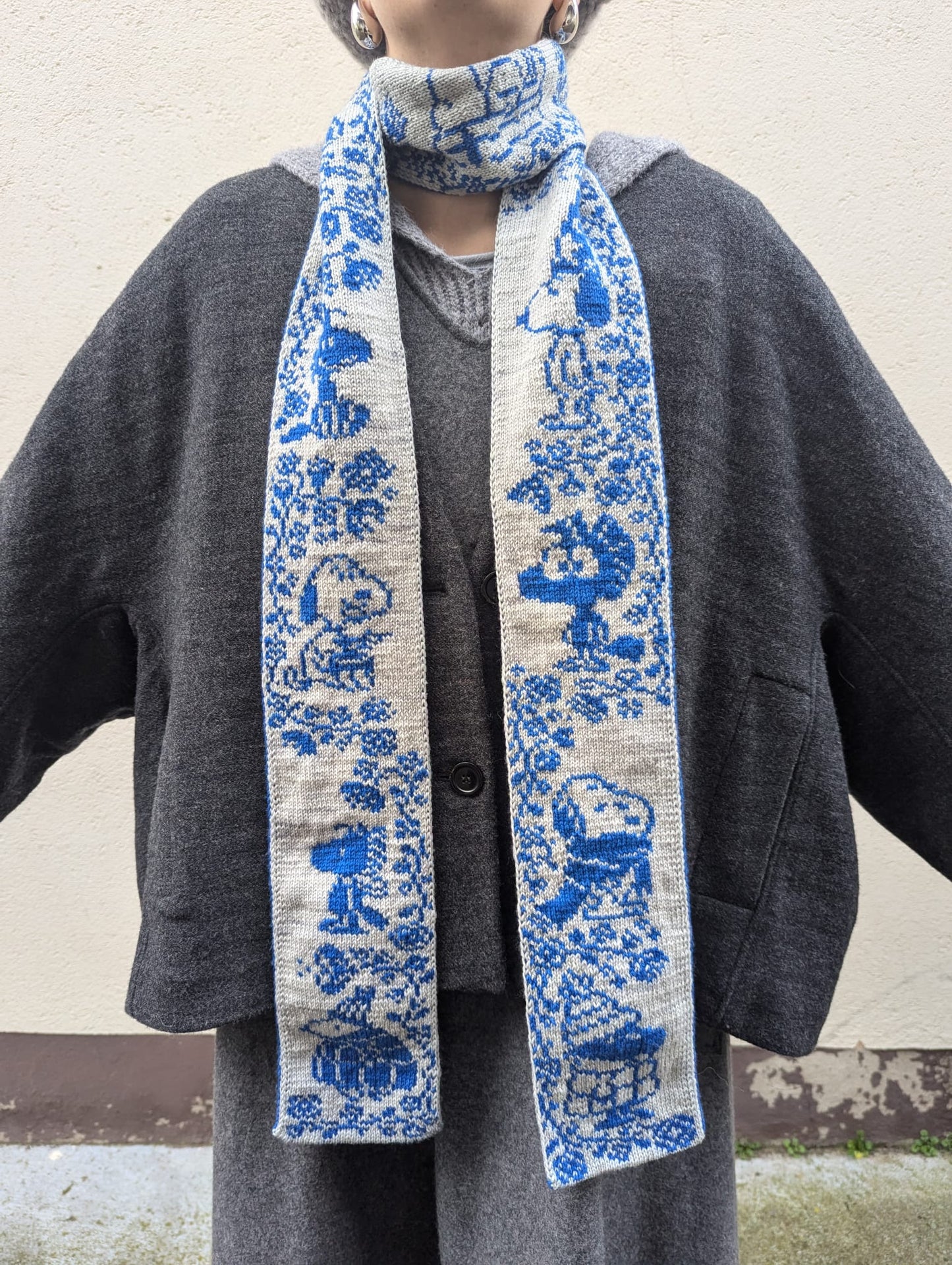 Dog and Bird Porcelain Scarf Knitting Pattern