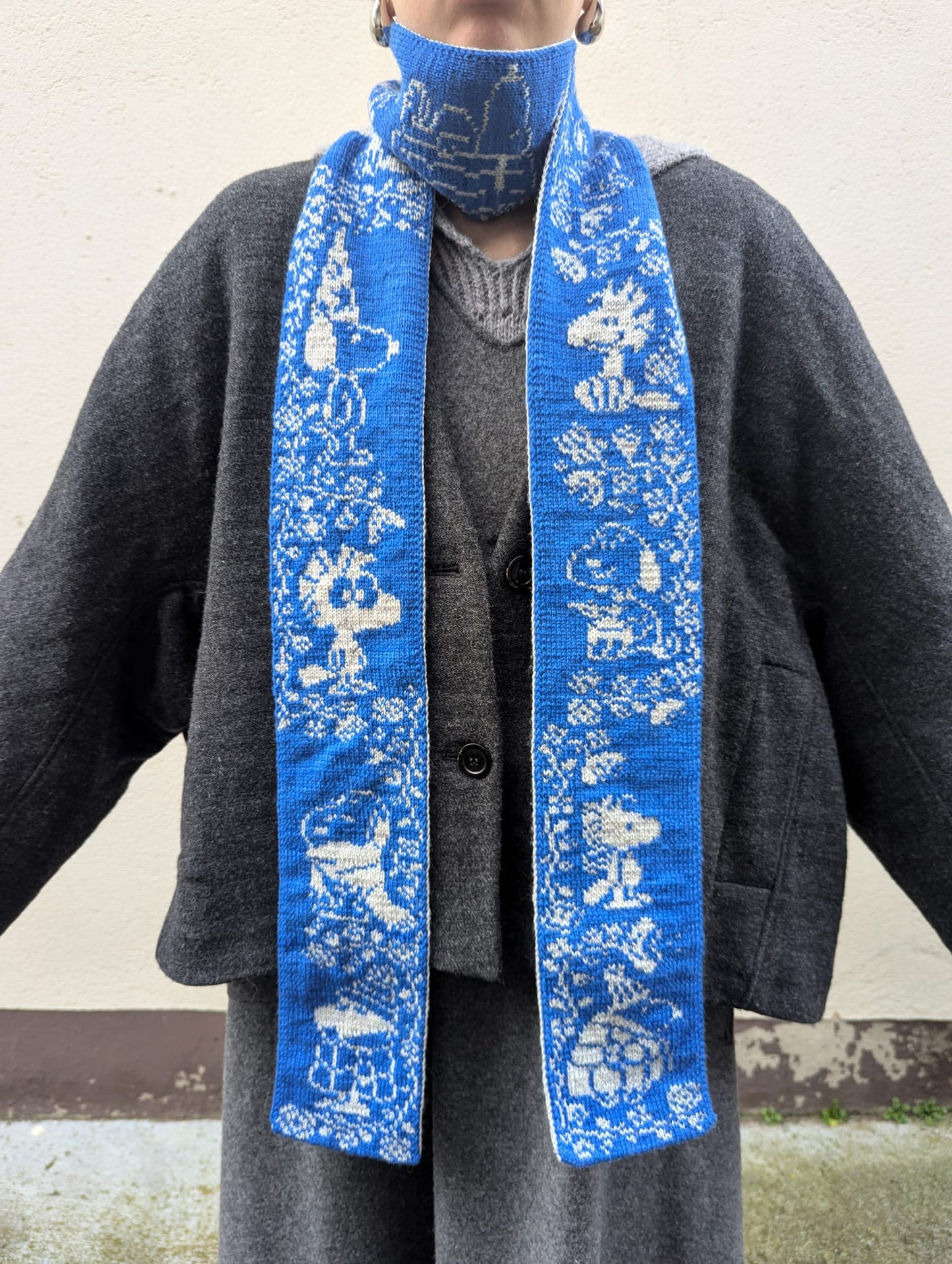 Dog and Bird Porcelain Scarf Knitting Pattern