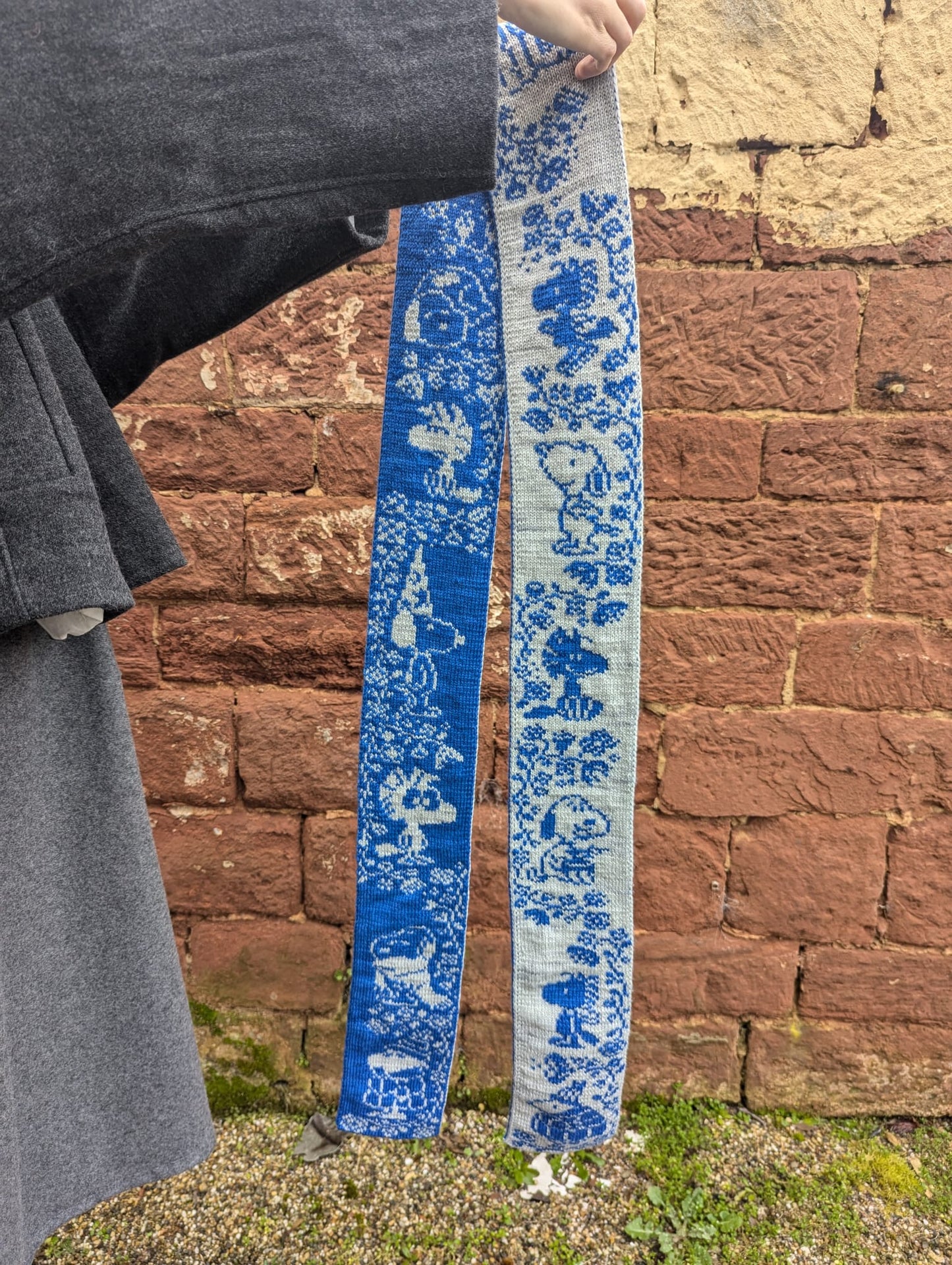 Dog and Bird Porcelain Scarf Knitting Pattern