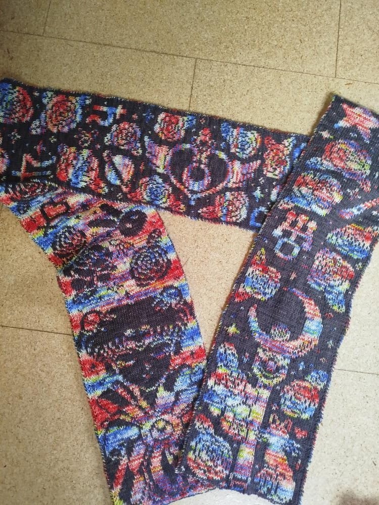 Magical Girl Scarf (Roses) Knitting Pattern