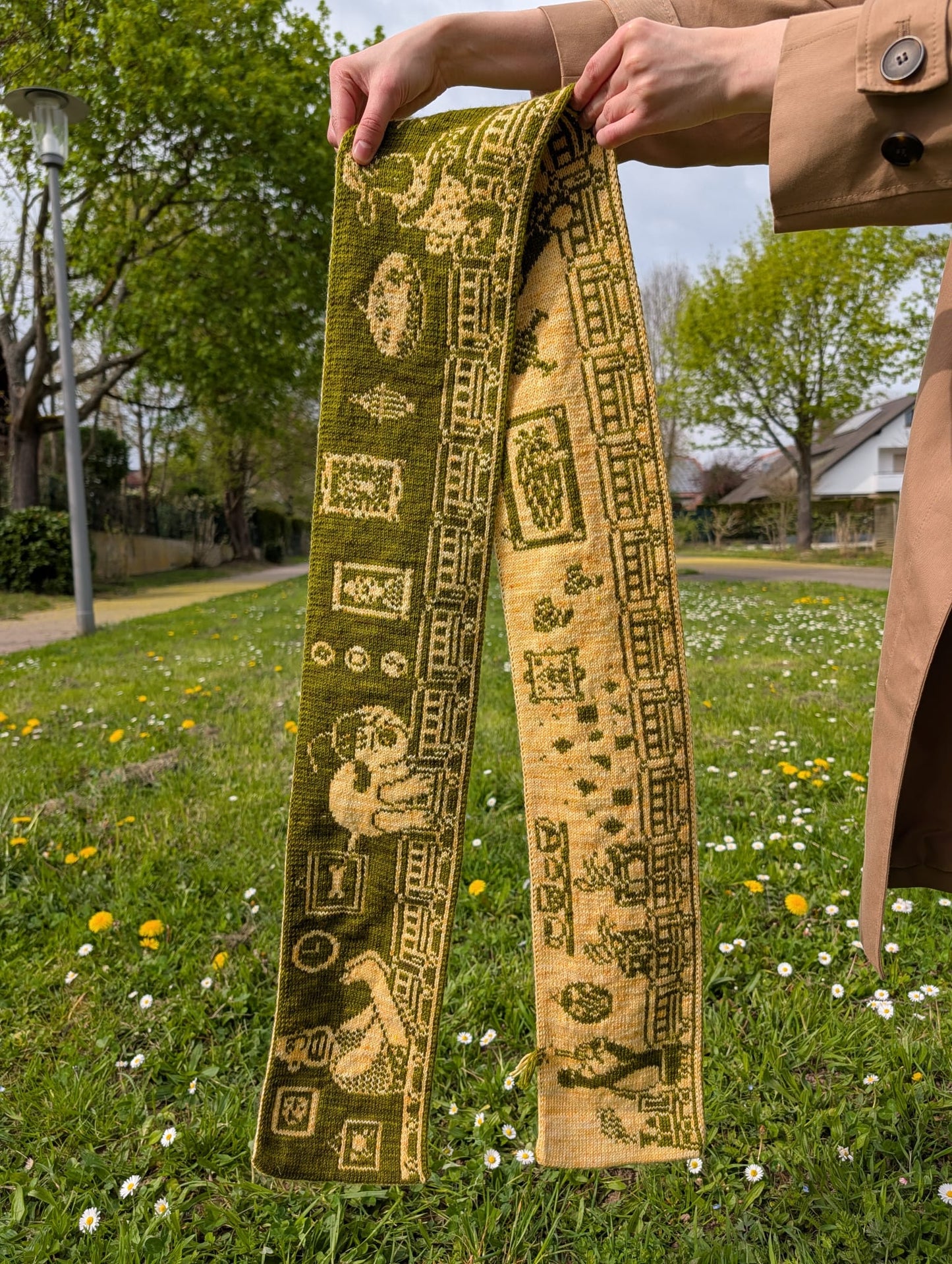 The Cheese And Cracker Thief Scarf Pattern