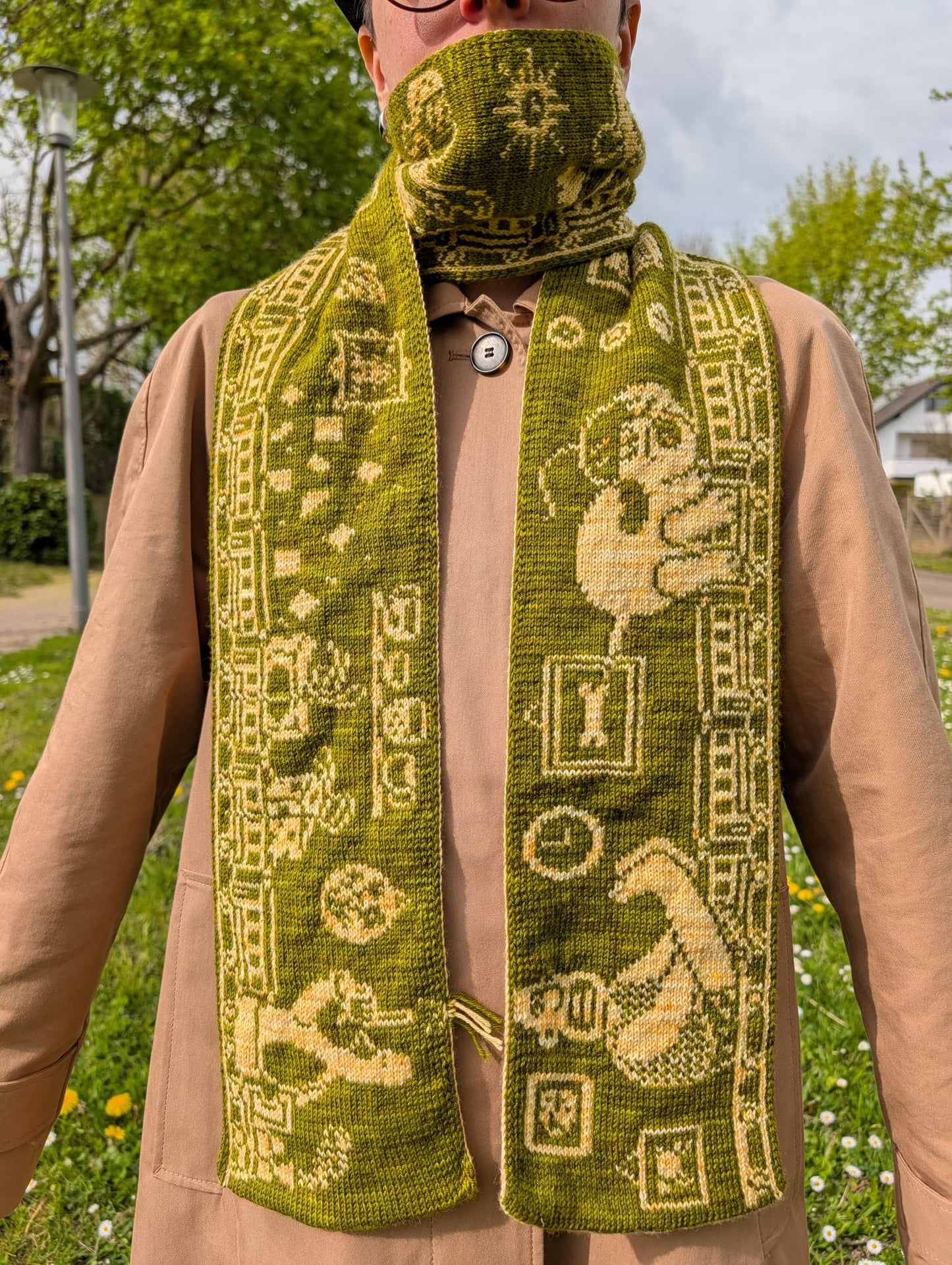 The Cheese And Cracker Thief Scarf Pattern
